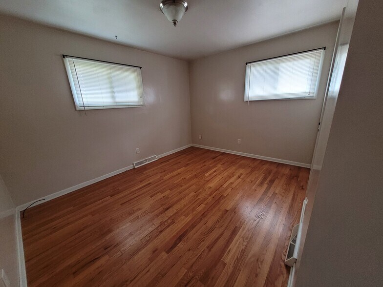 Master Bedroom - 338 Overlook Blvd