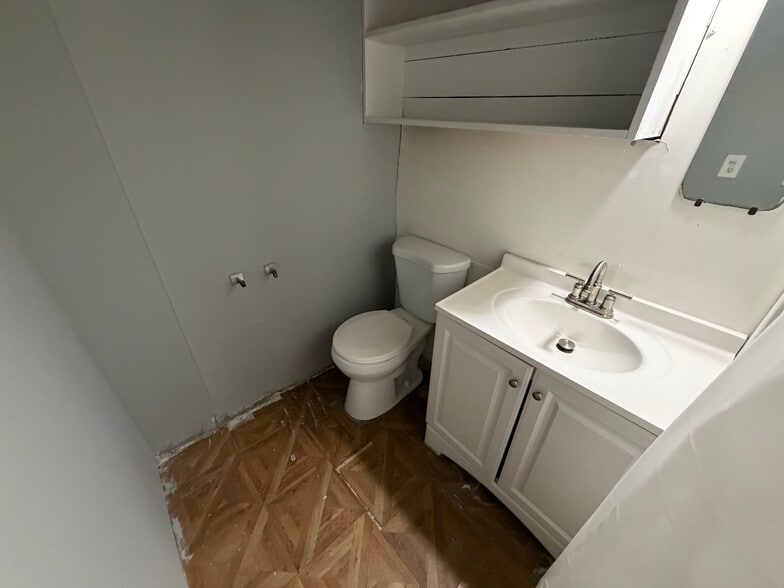 Building Photo - 2029 Cartier St