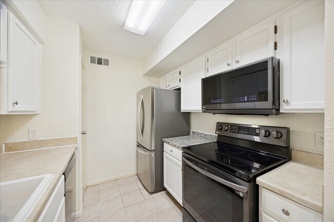 Building Photo - 2120 El Paseo St