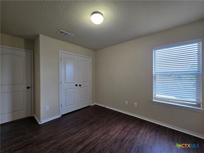 Building Photo - 292 Rosalie Dr