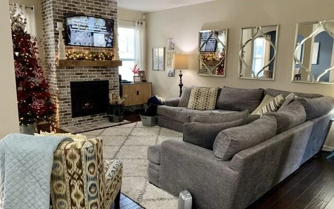 Building Photo - 3393 Castleberry Village Cir