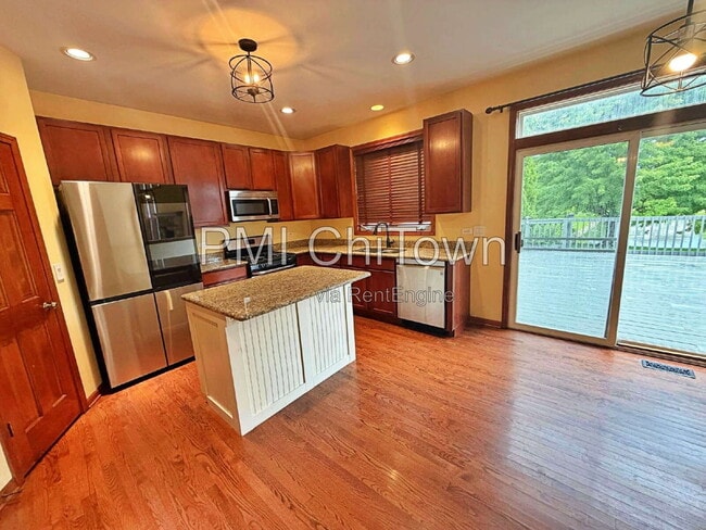 Building Photo - 2050 Rockland Dr