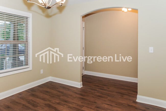 Building Photo - 3013 Monterey Dr SW