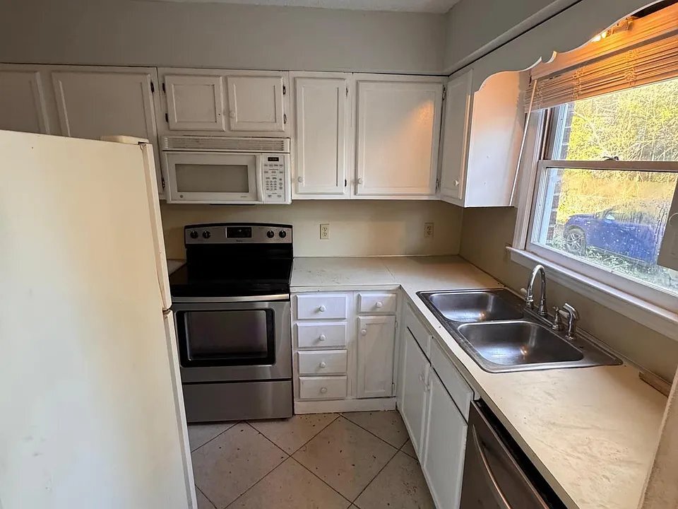 Building Photo - 516 34th Ave N