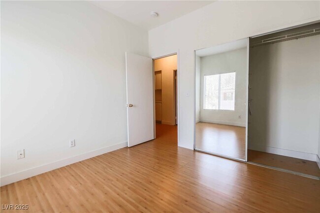 Building Photo - 251 S Green Valley Pkwy
