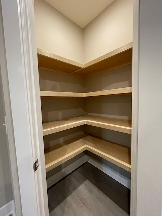 Building Photo - 9208/10 E Wassall