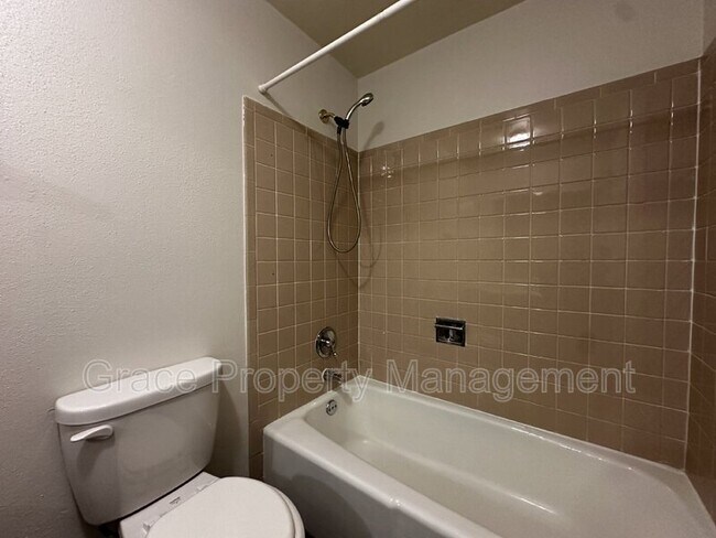 Building Photo - 1762 Ura Ln