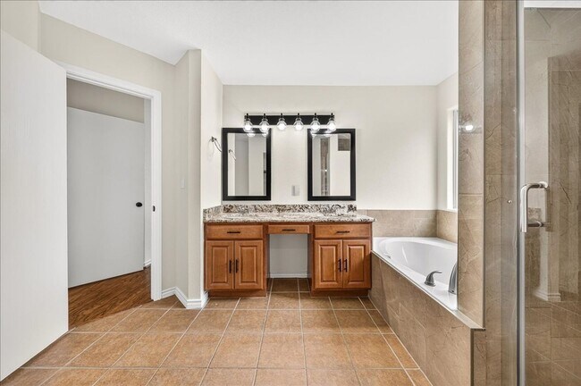 Building Photo - 3810 Los Arroyos Dr