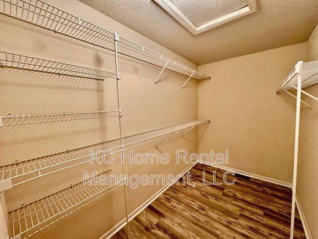 Building Photo - 1398 S Brentwood Dr