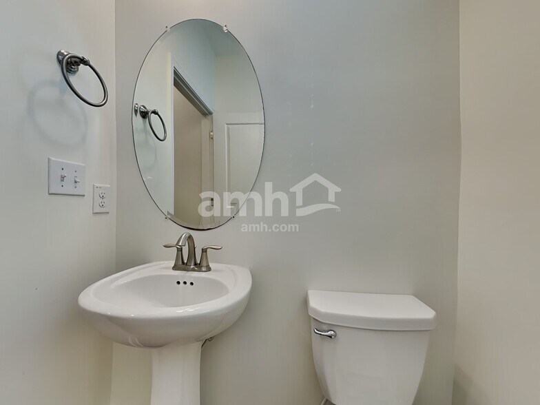 Building Photo - 4336 Longfellow Dr