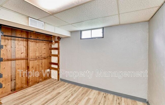 Building Photo - 2325 Golfway St