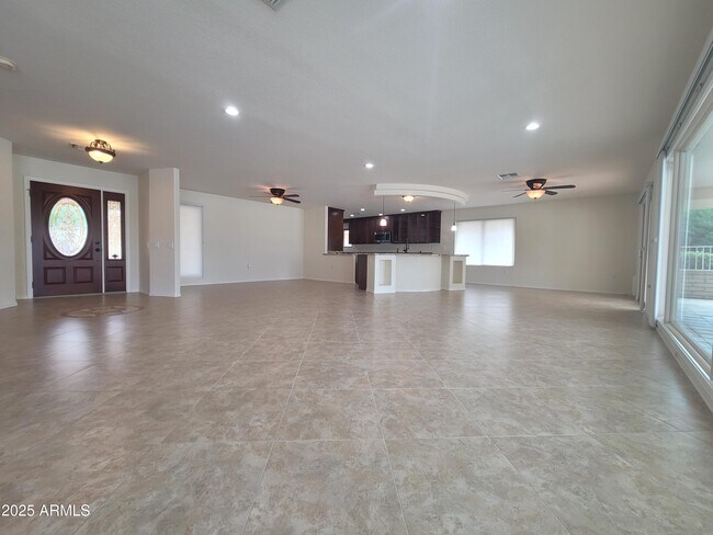 Building Photo - 17230 N Country Club Dr