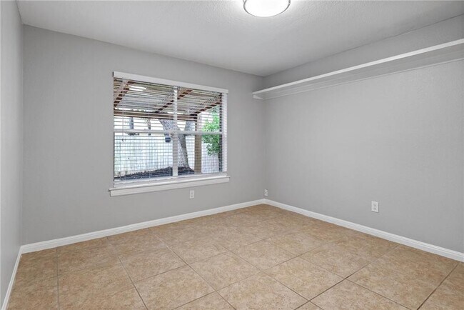 Building Photo - 1904 Dayflower Trce