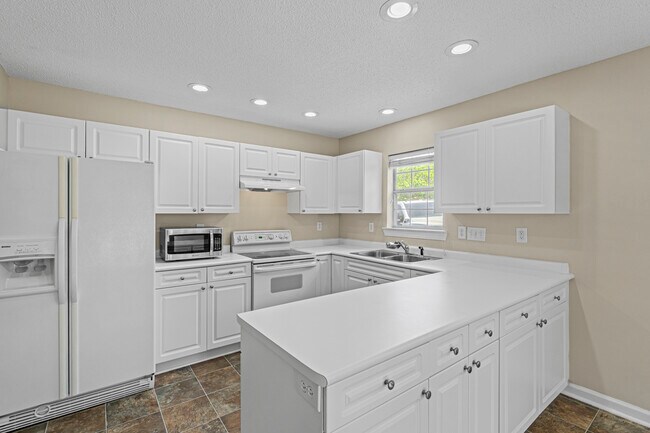 Building Photo - 118 Saddle Chase Ln