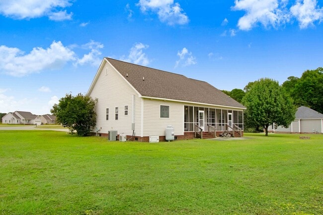 Building Photo - 200 Poplar Knoll Rd