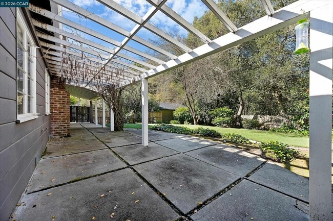 Building Photo - 553 Miner Rd