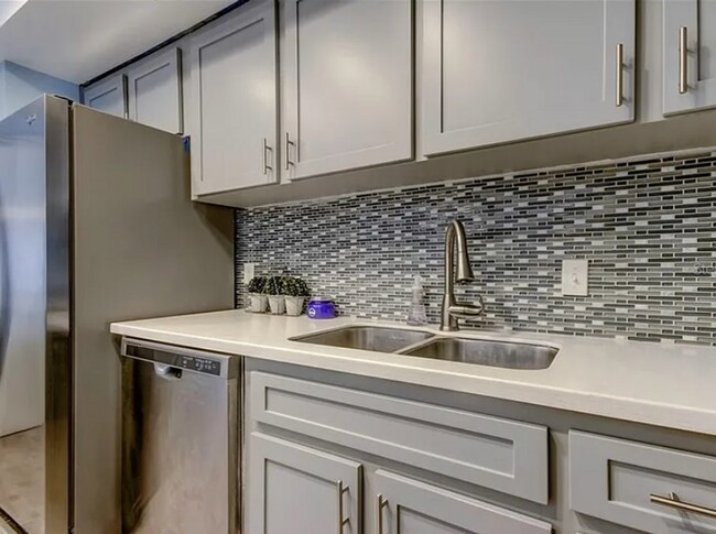Building Photo - LONG TERM - FULLY FURNISHED 2/2 Open water...