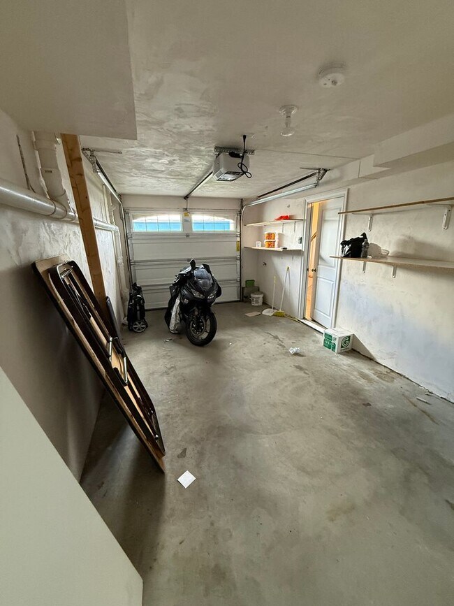 Building Photo - Beautiful Condo in Lynn– $3,300/mo