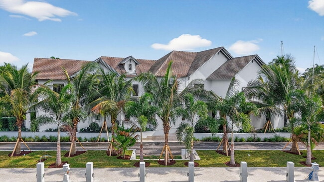 Building Photo - 400 Mola Ave