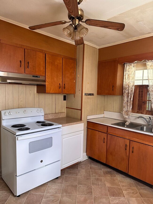 Building Photo - RENTAL HOME 2BD/1BTH