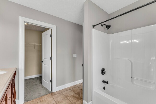 Building Photo - 345 Kenilworth Rd