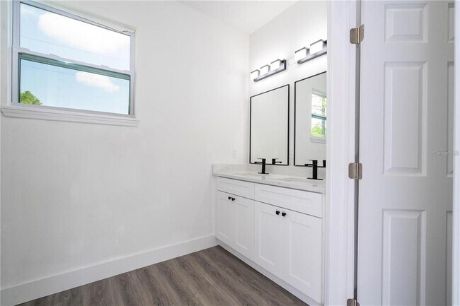 Building Photo - 6671 SW 151 Loop