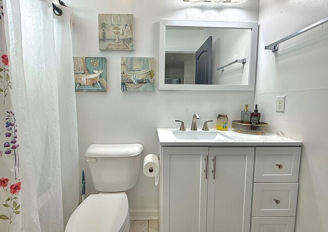 Building Photo - AVAILABLE NOW! (Small Pets Preferred) | $500 RENT CREDIT