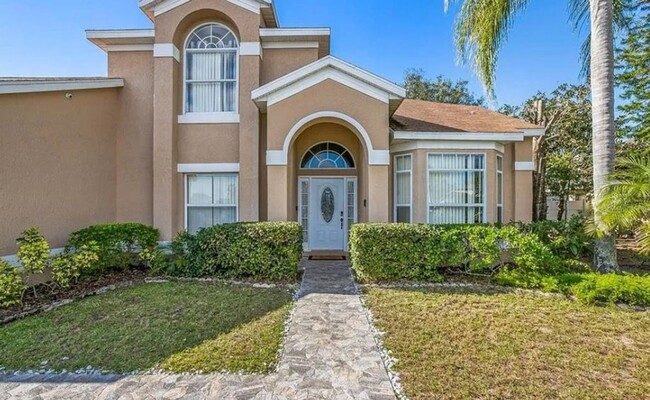 Building Photo - Stunning 5 Bed 2.5 Bath with **PRIVATE SCR...