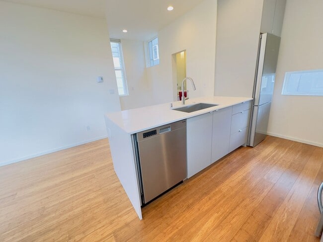 Building Photo - 3 Bedroom Central District Townhome w/ Garage, AC & Rooftop Deck