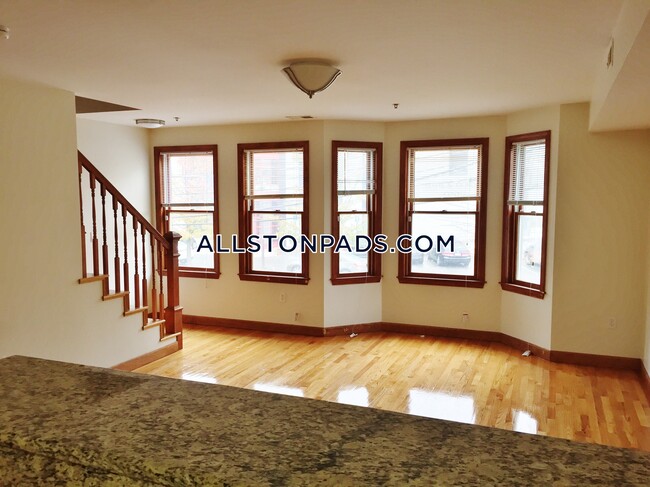 Building Photo - 102 Allston St