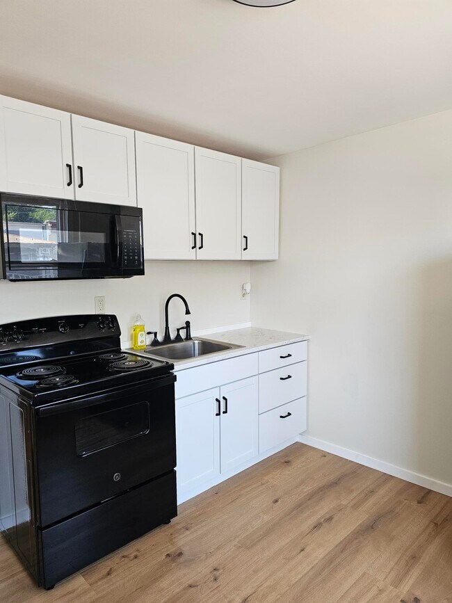 Building Photo - 43 W Main St