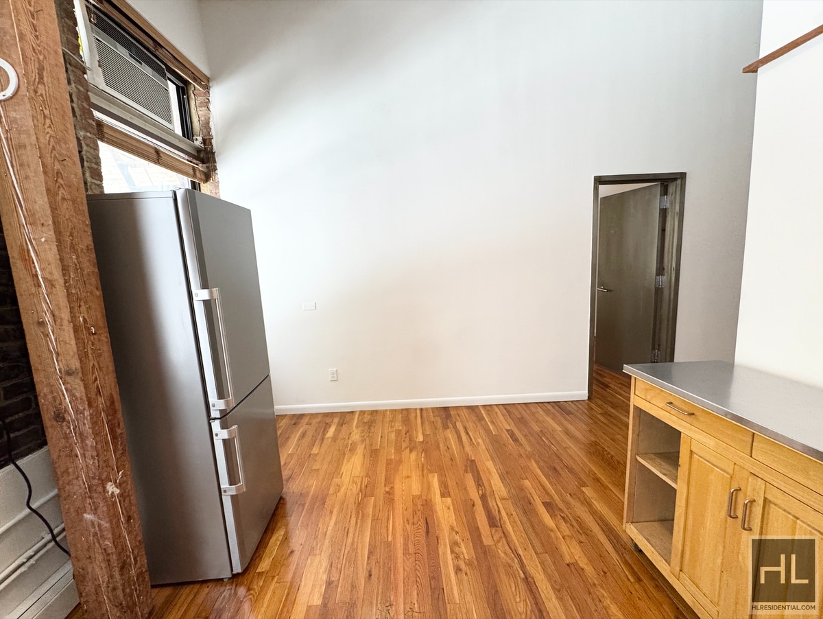 Building Photo - BROADWAY