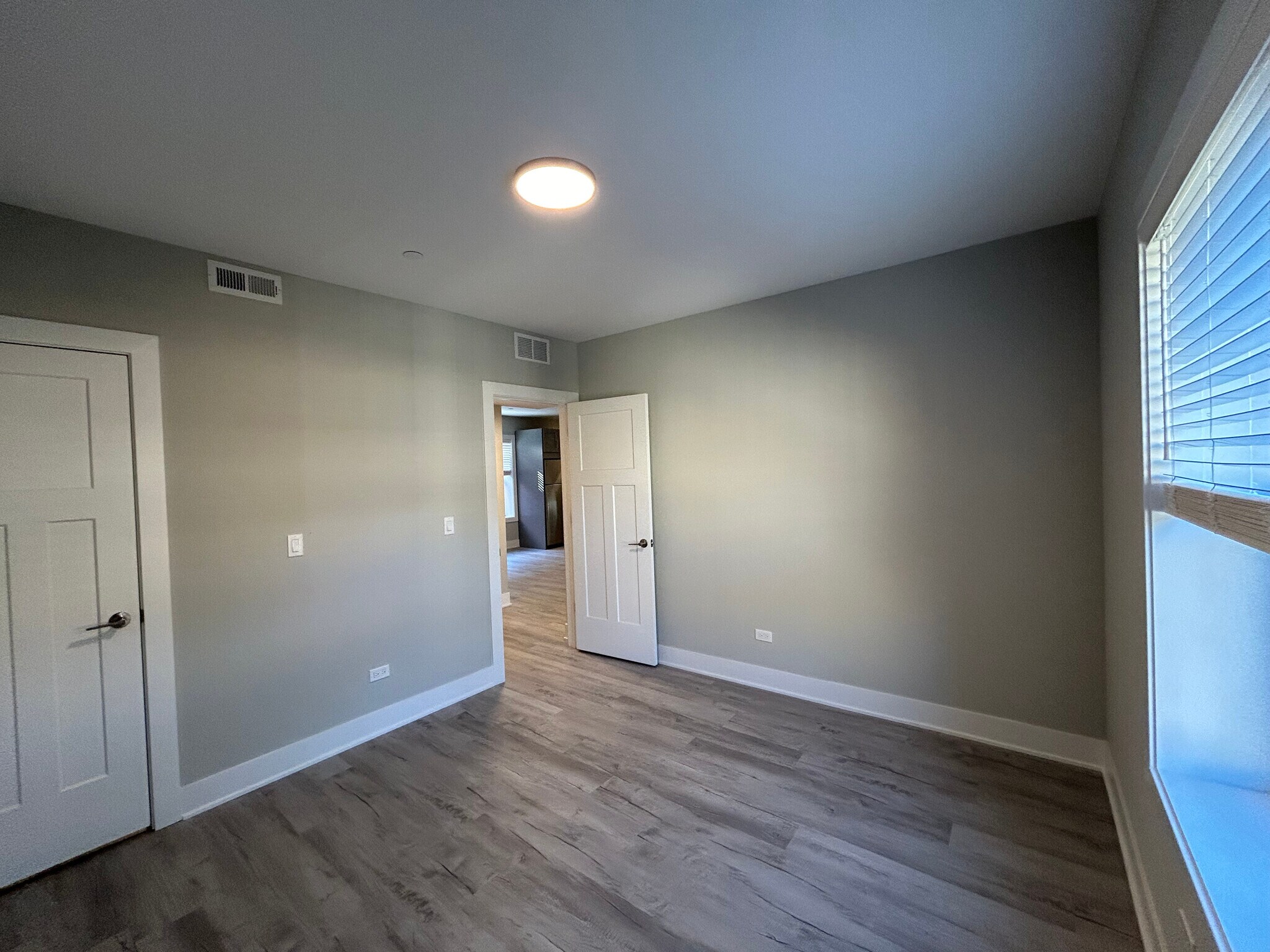 Building Photo - 1131 Oak Ave