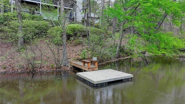 Building Photo - 443 Lakeshore Dr NW