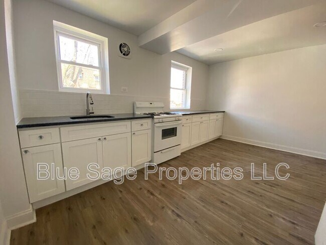 Building Photo - 7007 Greenwood Ave