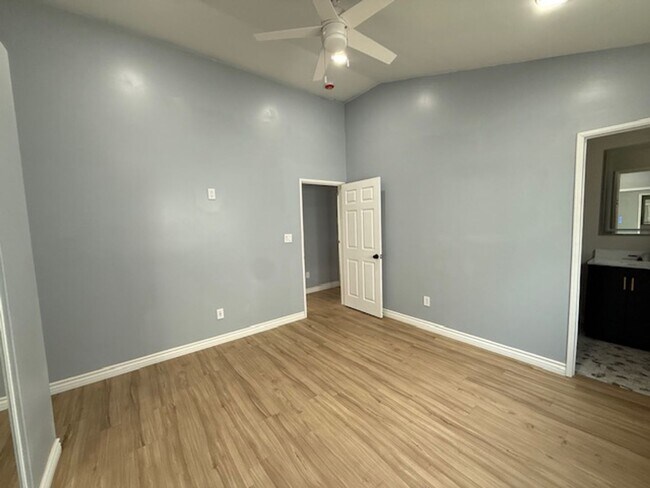 Building Photo - 1616 E Harding St