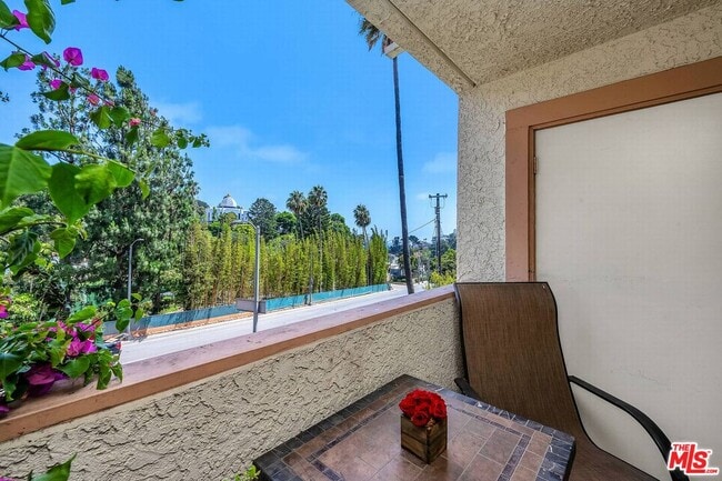 Building Photo - 501 Palisades Dr