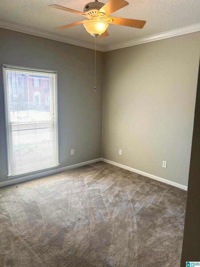 Building Photo - 2212 Ascot Ln