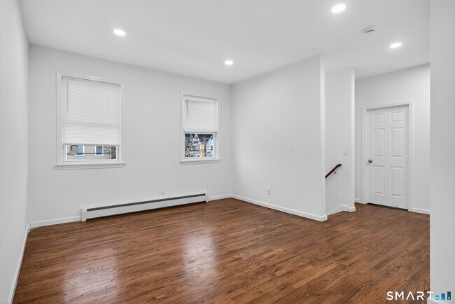 Building Photo - 144 Cottage St