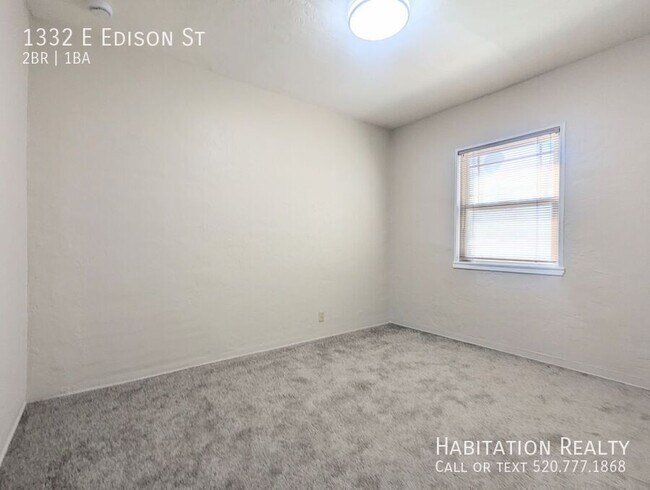 Building Photo - 1332 E Edison St