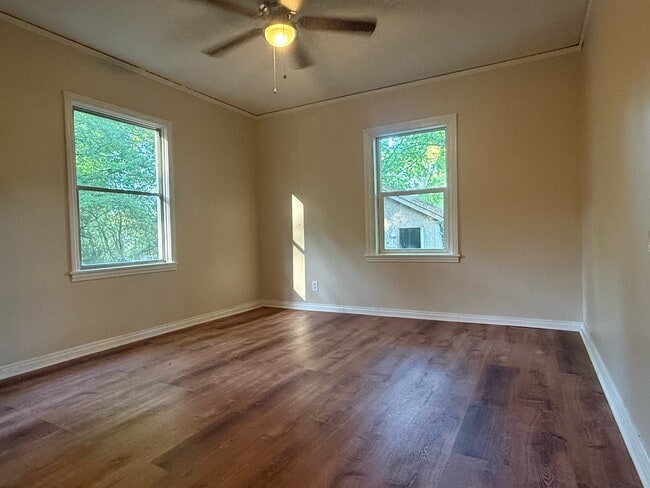 Building Photo - 650 Ave F NE