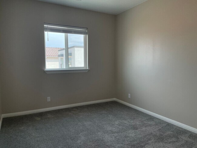 Building Photo - Gorgeous Desert Color Home!