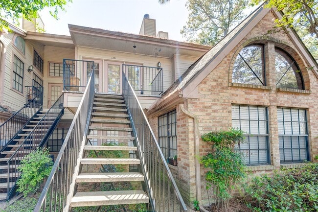 Building Photo - 16800 Sugar Pine Dr