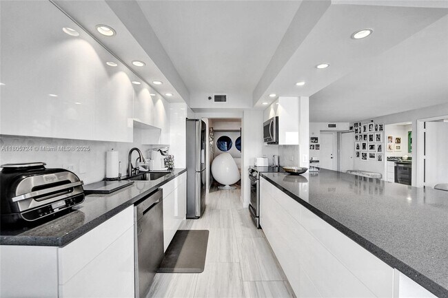 Building Photo - 1201 S Ocean Dr