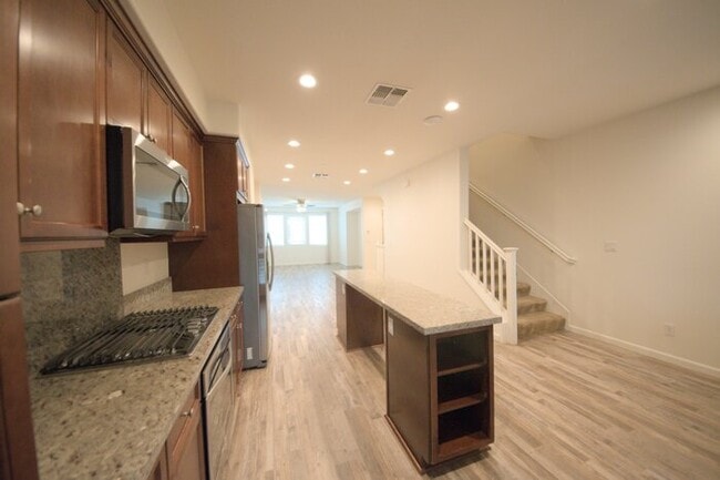 Building Photo - Dublin 3 stories 3 Beds, 3.5 Baths Townhouse in Boulevard community for rent