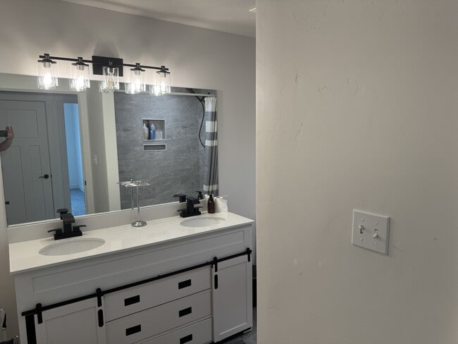 Building Photo - 10108 Ridge Pine Dr