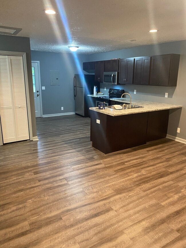 Building Photo - 401A Sarver Ave