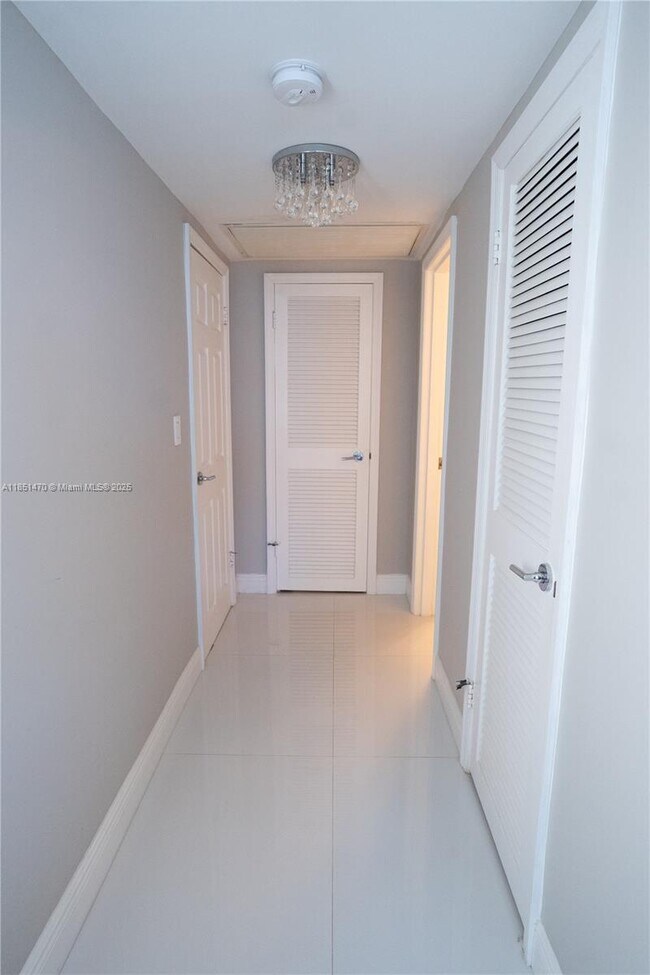 Building Photo - 2501 S Ocean Dr