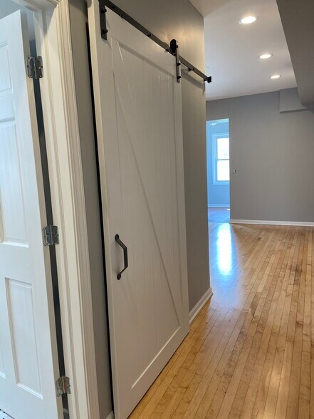 Building Photo - 2112 N Leavitt St