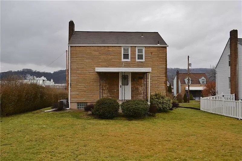 Building Photo - 144 Oak St